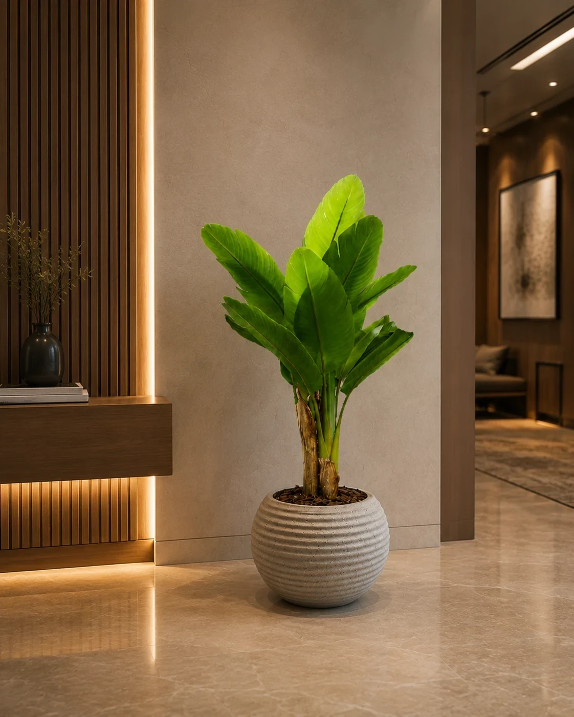 Arranjo Tropical de Folhagem Verde em Vaso Texturizado 5