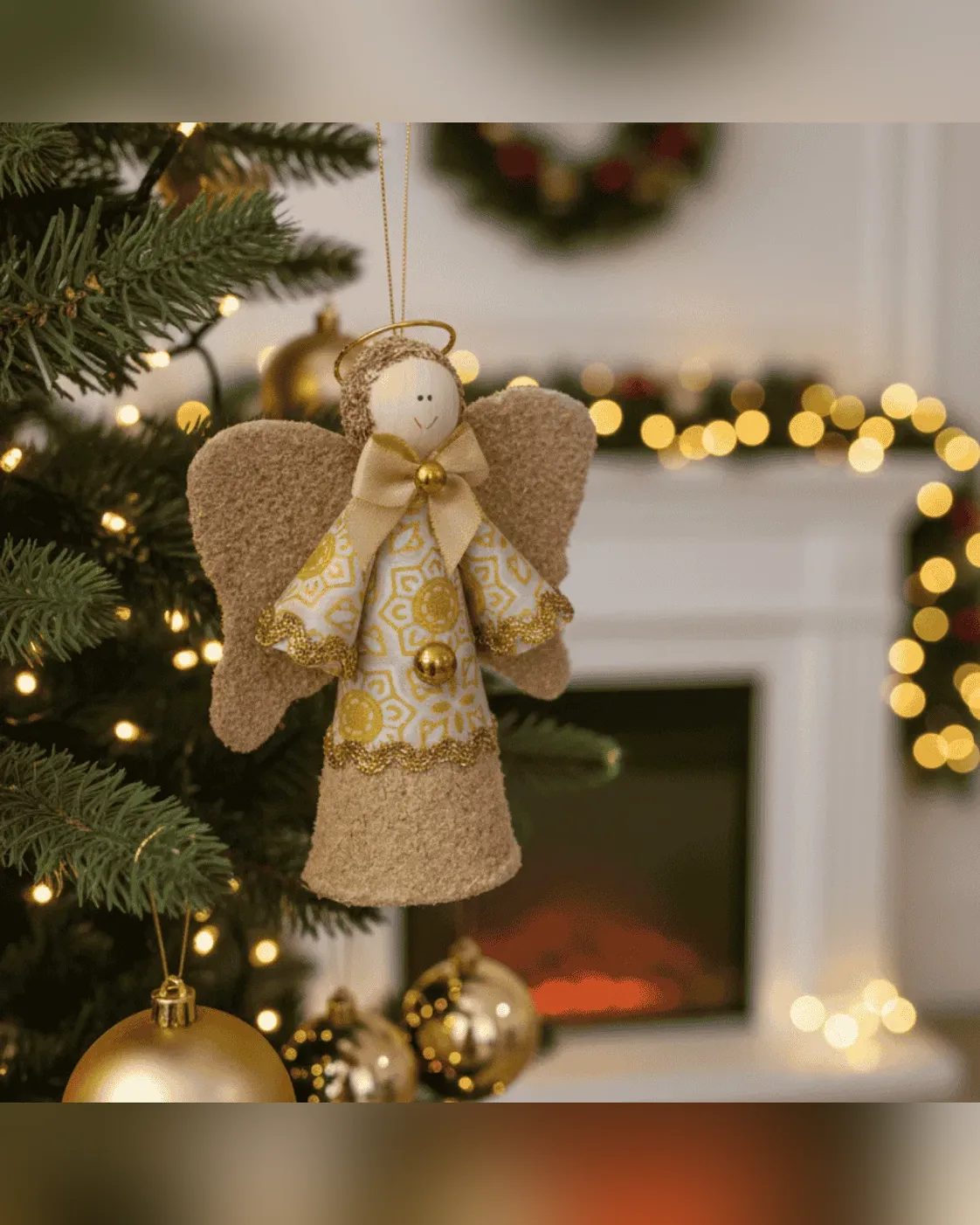 Enfeite de Árvore de Natal Anjo de Tecido e Juta Bege e Dourado 10cm