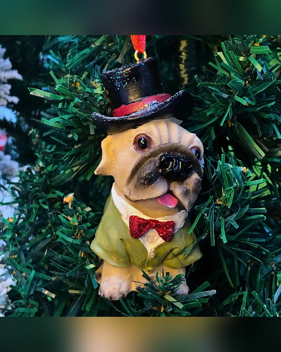 Enfeite de Árvore de Natal Cachorro Pug de Cartola em Resina 10cm
